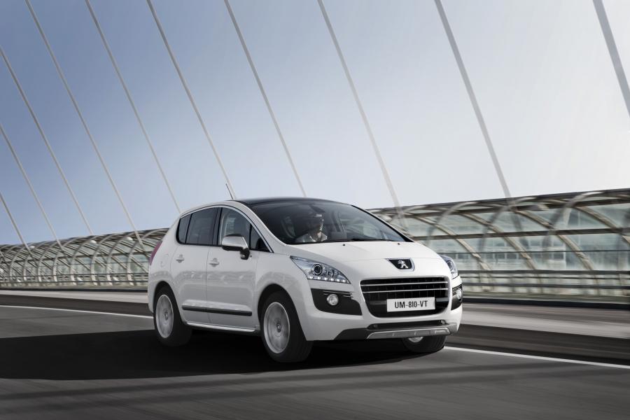  Peugeot 3008 HYbrid4 2010 года  (фото 19 из 35)